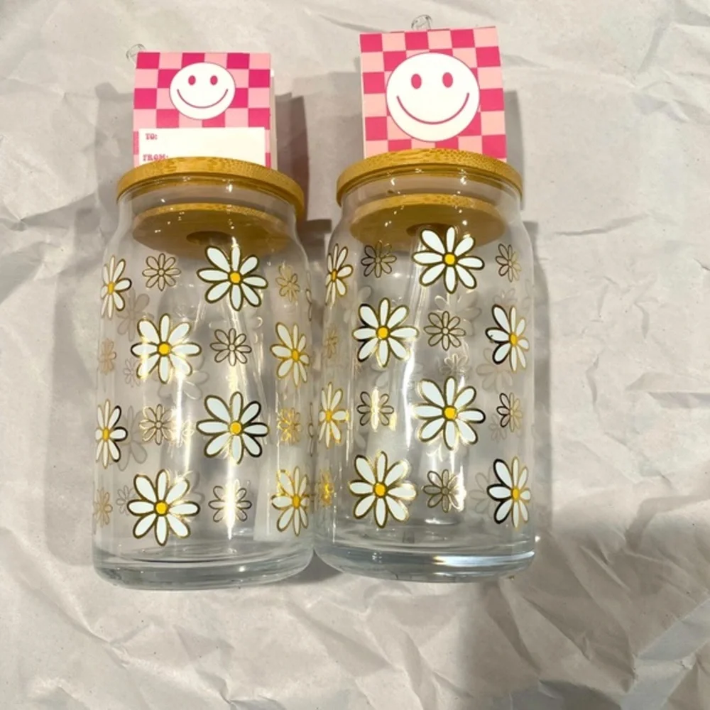 Cutest set of 2 daisy glasses( as seen on TIKTOK) reusable and oh so cute!🌼🌼